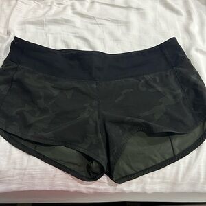 Lululemon Camo Shorts - 2.5 inch